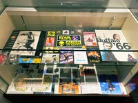 シネクイント内観より、支配人のお宝グッズ展示イメージ。