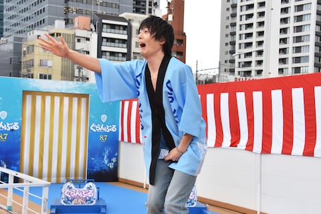 「竜星涼」というお題に挑戦する犬飼貴丈。