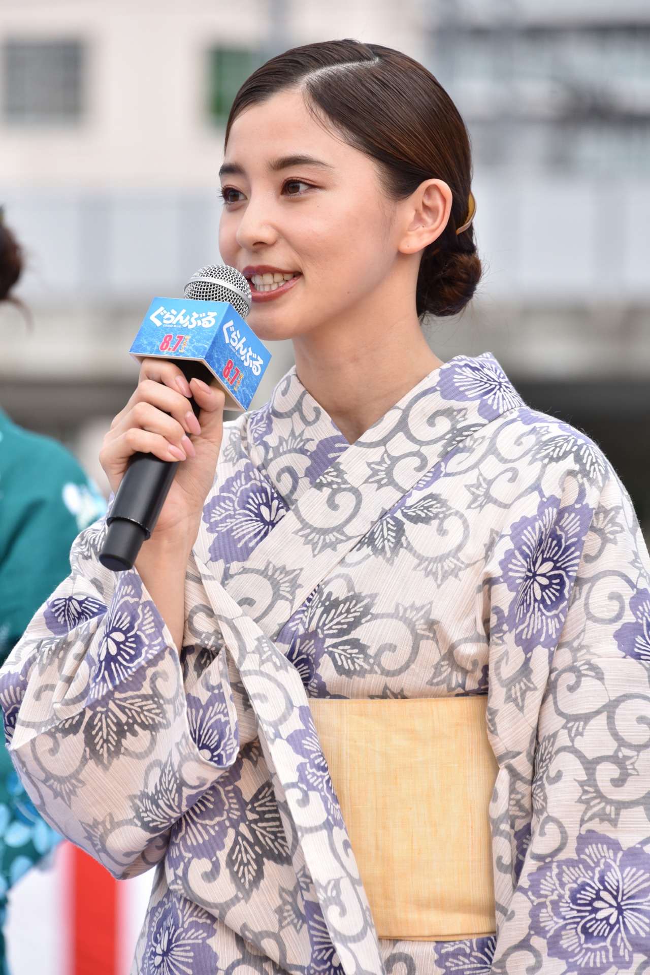朝比奈彩