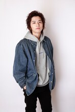 飯島寛騎演じるニガリ。