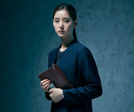 「連続ドラマW セイレーンの懺悔」より、新木優子演じる朝倉多香美。