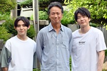 左から山田涼介、椎名桔平、田中圭。