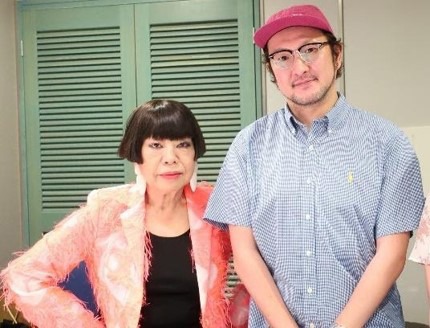 左からコシノジュンコ、中村獅童。