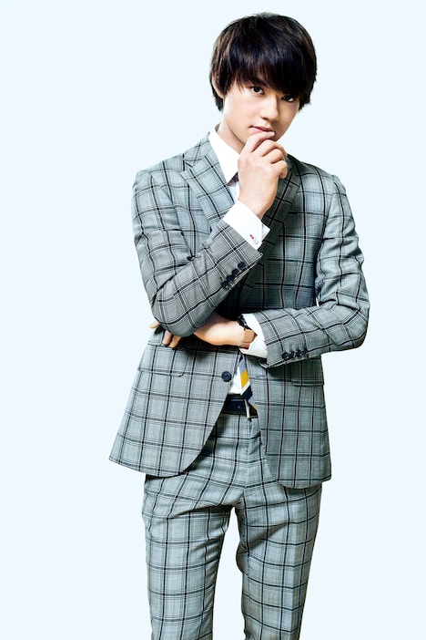 世中渡役の佐野勇斗。