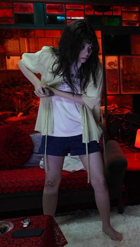 「妖怪シェアハウス」より、怨霊メイク姿の目黒澪。