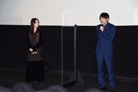 左から清原果耶、藤井道人。