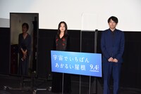 左からリモートで参加した桃井かおり、清原果耶、藤井道人。