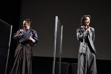 左から坂口拓、山崎賢人。