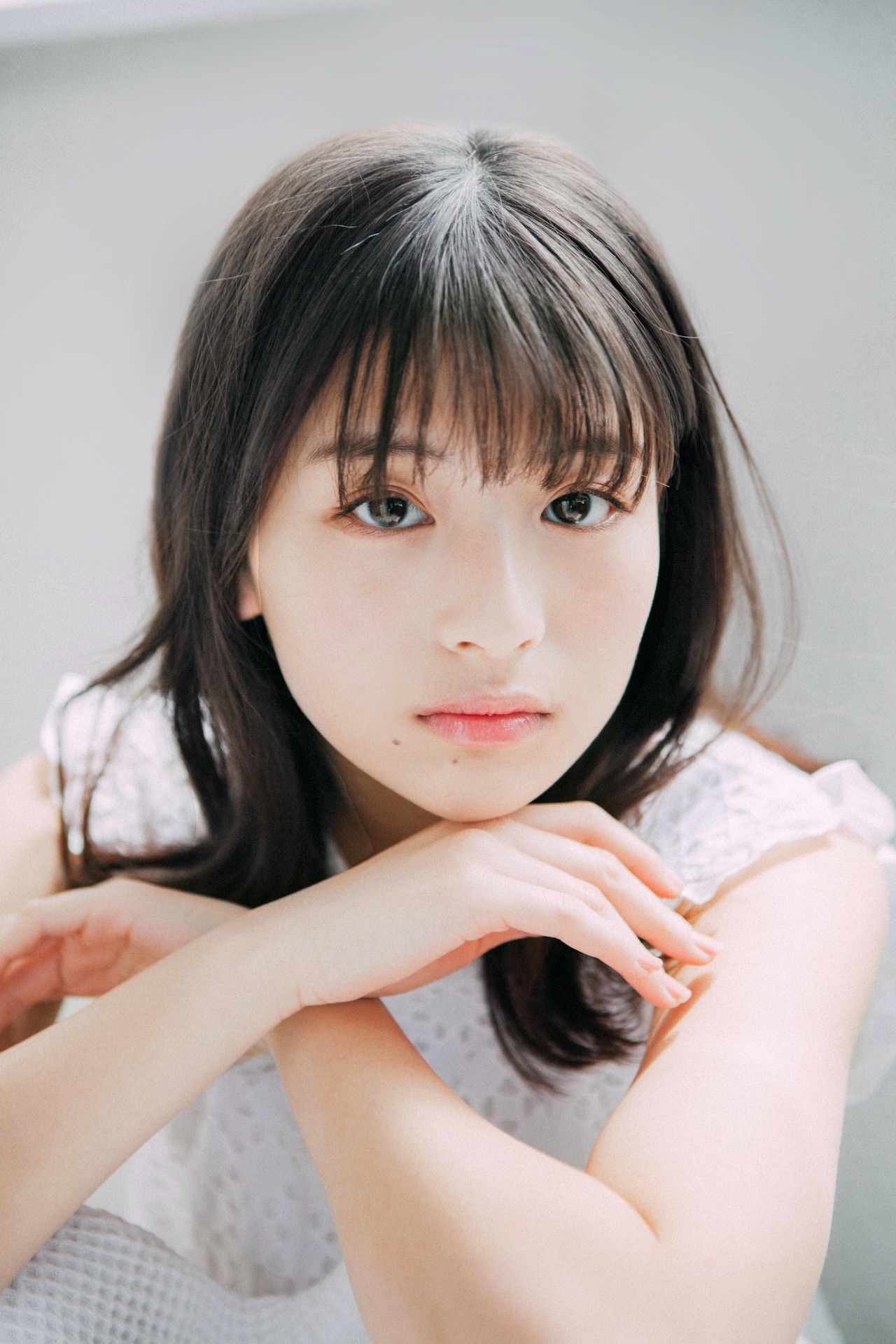 森まどか役の出口夏希。