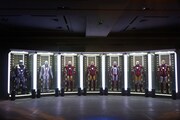 会場イメージ。「アイアンマン」トニー・スタークのラボに格納されたアーマー群。