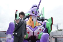 「エヴァンゲリオン京都基地」を訪れた上川隆也。