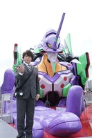 「エヴァンゲリオン京都基地」を訪れた上川隆也。