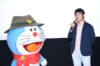 左からドラえもん、今井一暁。