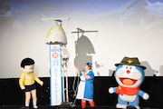 くす玉割りの様子。