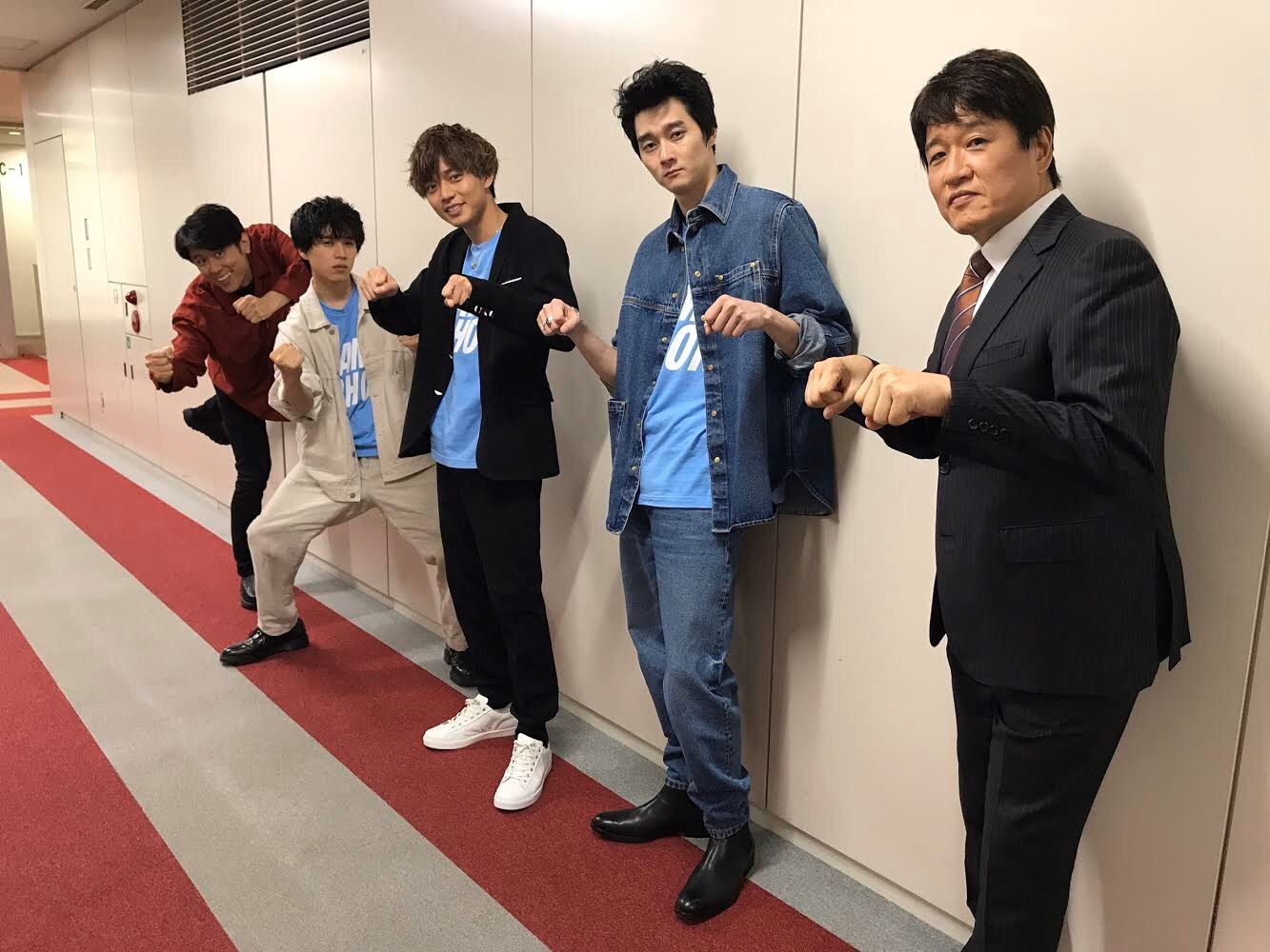 奥から原田泰造、坂東龍汰、永瀬廉、柳俊太郎、林修。