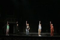 「キエチマエカナシミー！」と叫ぶキャストたち。（撮影：阿久津知宏）