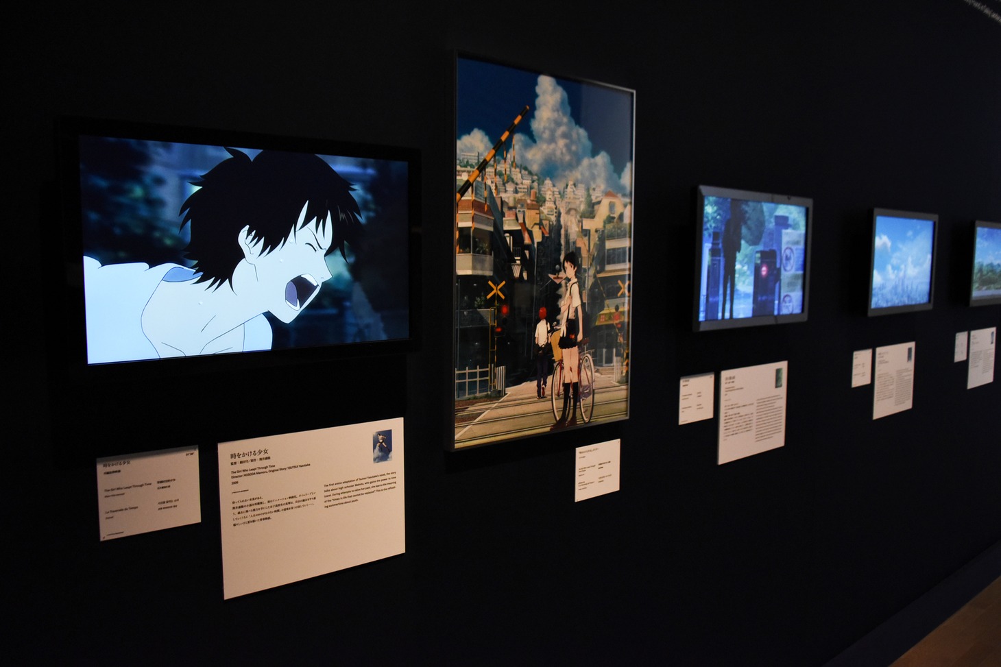 「MANGA都市TOKYO ニッポンのマンガ・アニメ・ゲーム・特撮2020」セクション2「東京の日常」の様子。