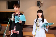 左から中川大志、清原果耶。