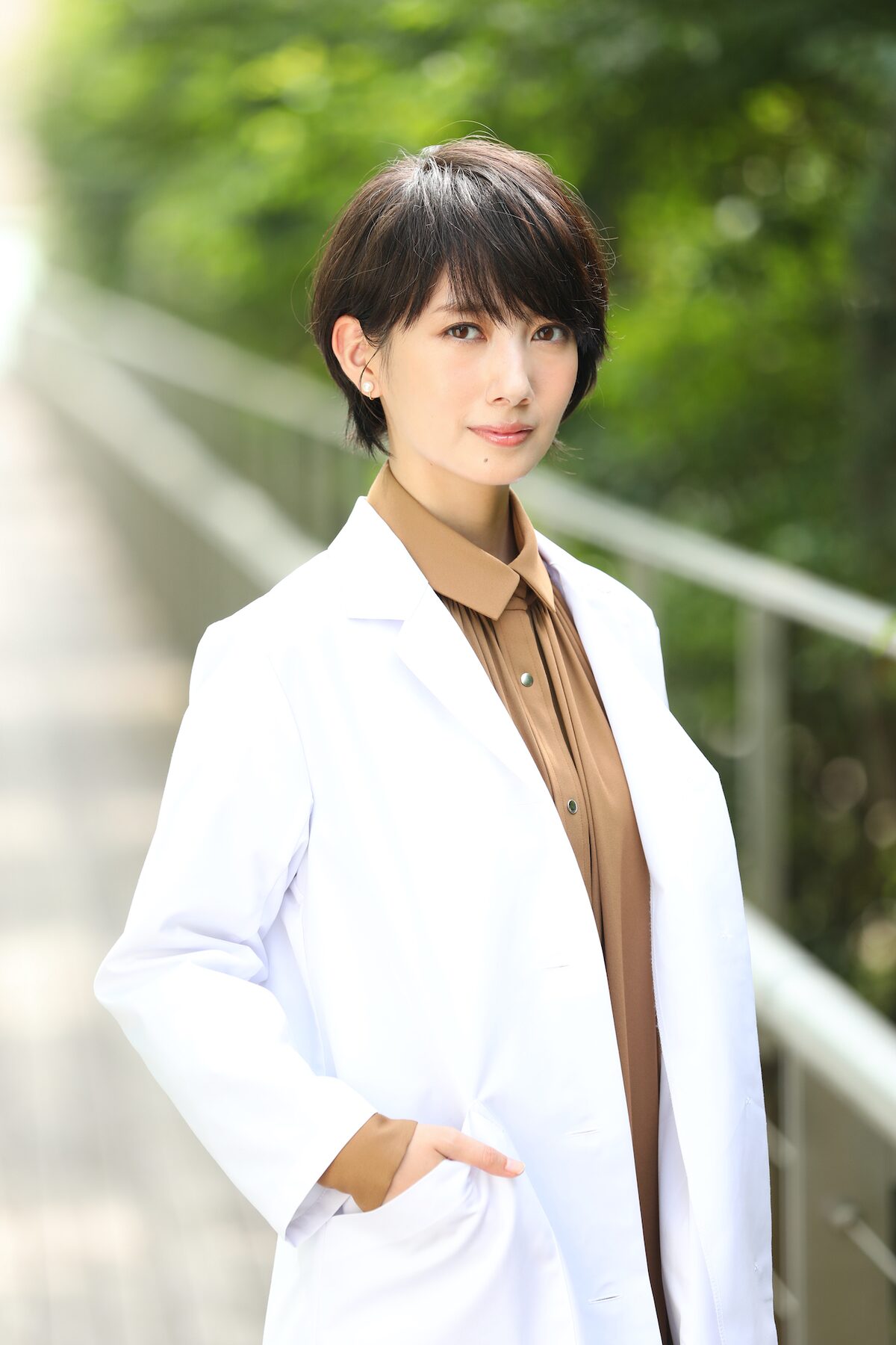 波瑠　高画質画像 波瑠演じる大桜美々。 - 波瑠がドSな産業医役で「# リモラブ」主演、脚本は「スカーレット」の水橋文美江 [画像ギャラリー 1/1] - 映画ナタリー