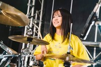 「時をかけるバンド」より、大原優乃演じる瞳子。