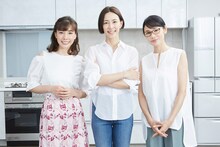 左から仲里依紗、木村佳乃、吉田羊。