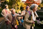 田中裕子が自由を謳歌する「おらおらでひとりいぐも」新写真、蒼井優や東出昌大の姿も