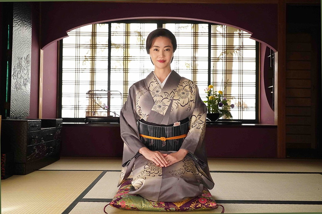 「女将の部屋」より、観月ありさ演じる高月今日子。