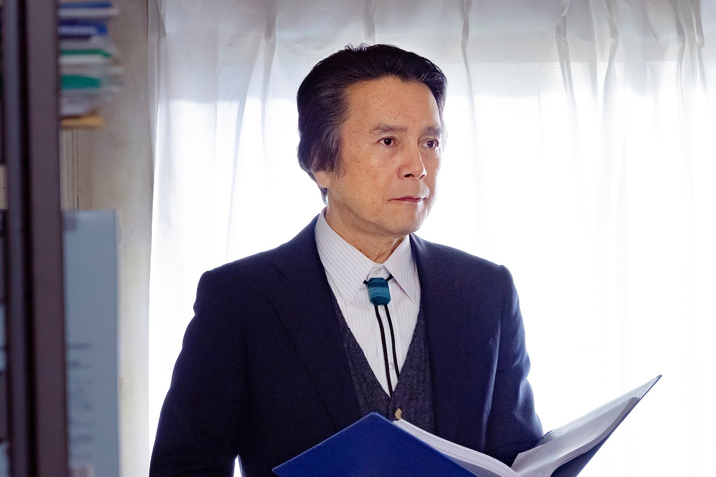 雷神島の町長・鍋島鷲五郎役の国広富之。