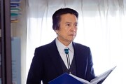 雷神島の町長・鍋島鷲五郎役の国広富之。