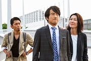 左から今井翼演じる河合ケンタ、眞島秀和演じる小路三貴、山本未來演じる武林穂歩。