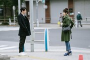 「窮鼠はチーズの夢を見る」より、大倉忠義演じる恭一(左)とさとうほなみ扮する夏生(右)。