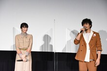 左から小松菜奈、斎藤工。