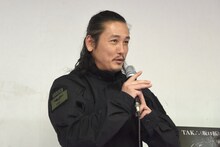 「現代忍者です。ニンニン」と挨拶をした坂口拓。
