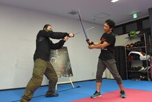 左から坂口拓、下村勇二。