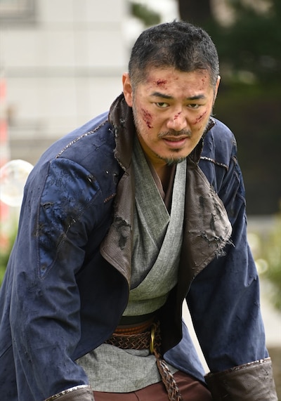 平山浩行演じる、先代の炎の剣士。