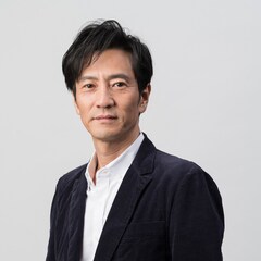 津田寛治、ホラードラマ「闇芝居(生)」に声の出演「オジサンは生じゃないの?」