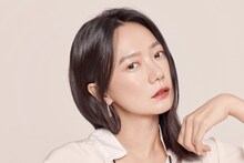 ペ・ドゥナ（提供：ジョルジオ アルマーニ ビューティー）