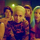 夏木マリや城定秀夫がチリ映画「エマ、愛の罠」に驚嘆、辛酸なめ子のイラストも