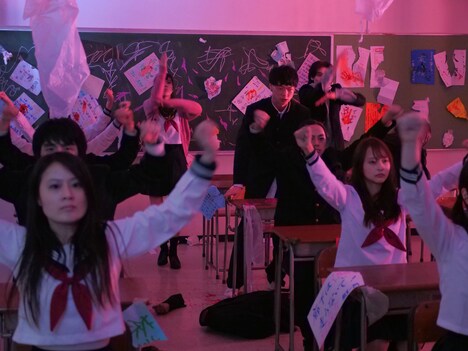 「ファンファーレが鳴り響く」新場面写真