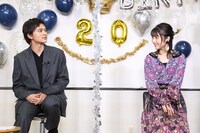 左から北村匠海、浜辺美波。