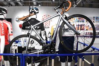 小野田坂道のロードレーサー。