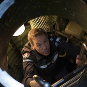 潜水艦VSヘリコプター、艦長がロケットランチャー放つ「ウルフズ・コール」本編映像