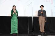 「妖怪人間ベラ」完成披露舞台挨拶の様子。左からemma、森崎ウィン。