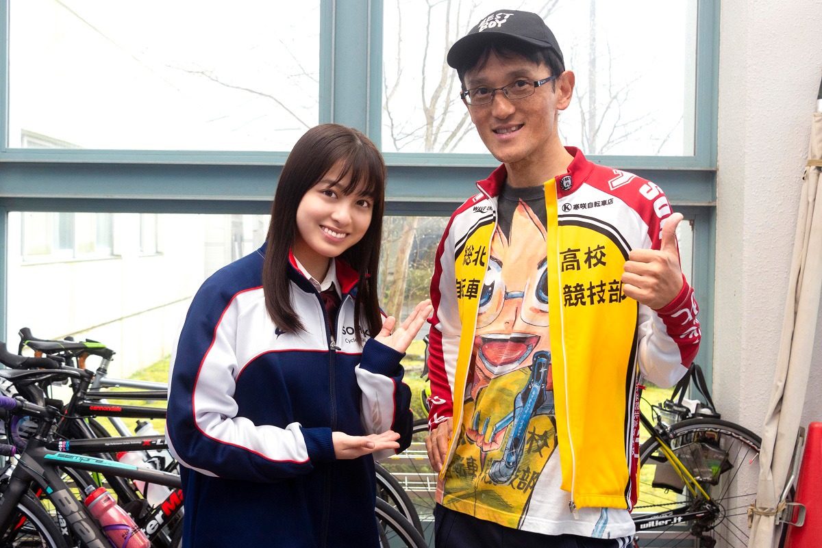 左から橋本環奈、渡辺航。