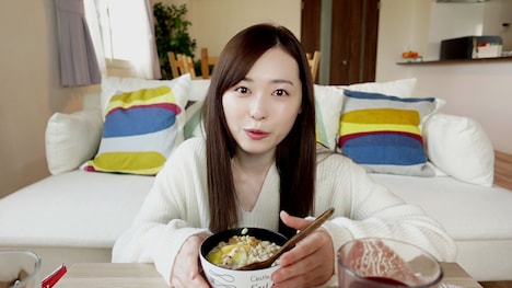 「福原遥とふくはらはるか」の動画より。