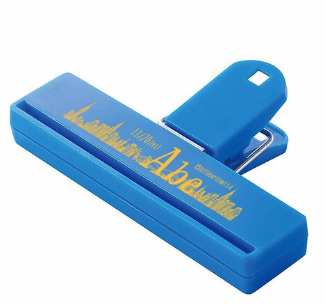 ムビチケカード購入特典のマルチクリップ。