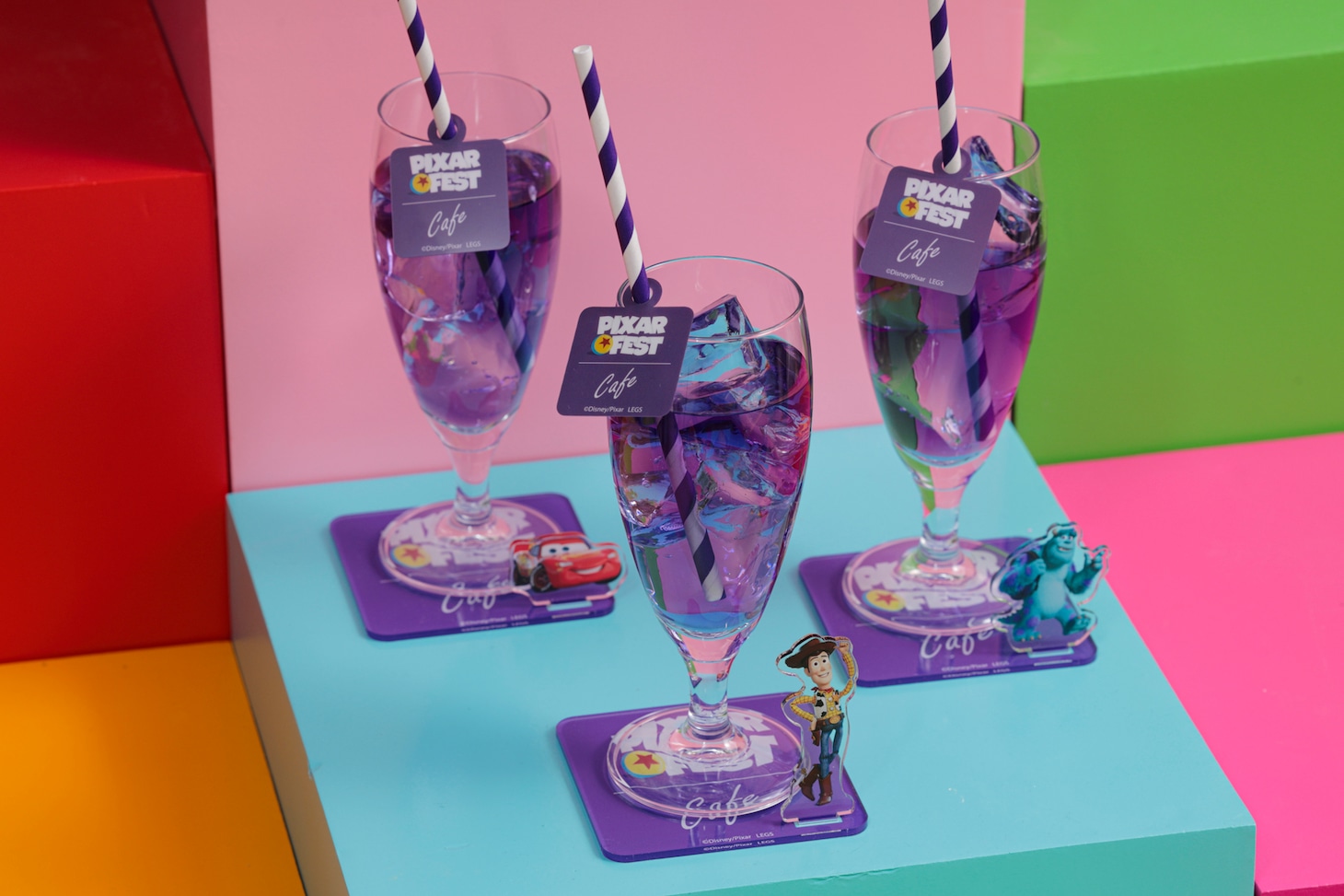 ＜PIXAR＞ジューシーぶどうスカッシュ（税込649円 / コースター付き税込1639円）