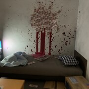 壁に血痕、無数のお札…亀梨和也主演作「事故物件」ジオラマアート公開