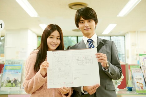 左から久間田琳加、瀬戸利樹。