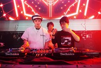 アゲ太郎役の北村匠海とと二宮健監督。